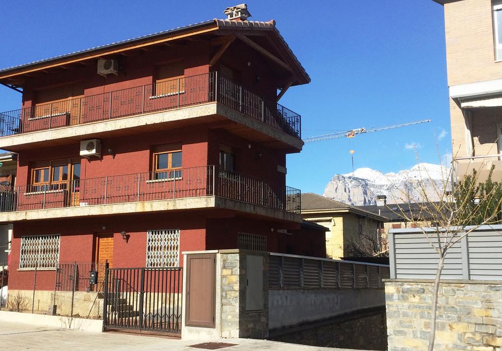 Apartamento Avenida Ainsa Luaran gambar