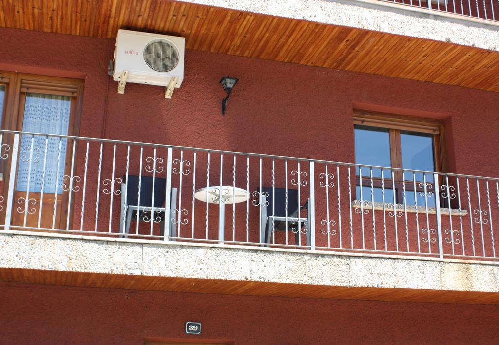 Apartamento Avenida Ainsa Luaran gambar